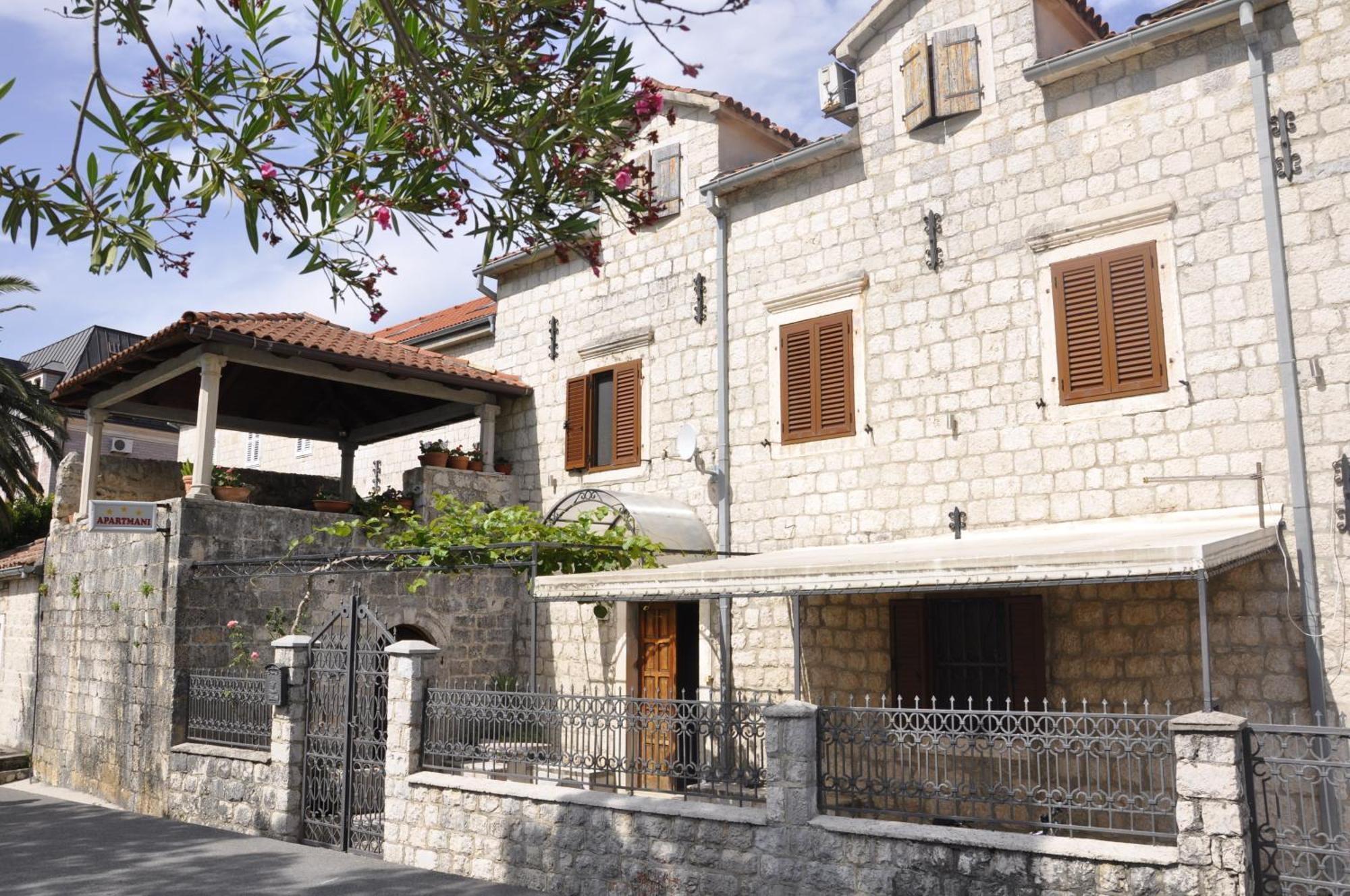 Apartments Vujosevic Kotor Ngoại thất bức ảnh